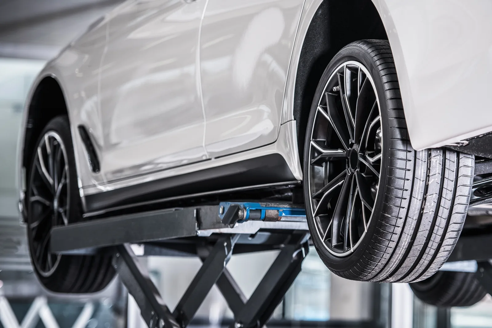 Unterbodenschutz am Auto: Wachs, Bitumen und Kunstharz im Vergleich