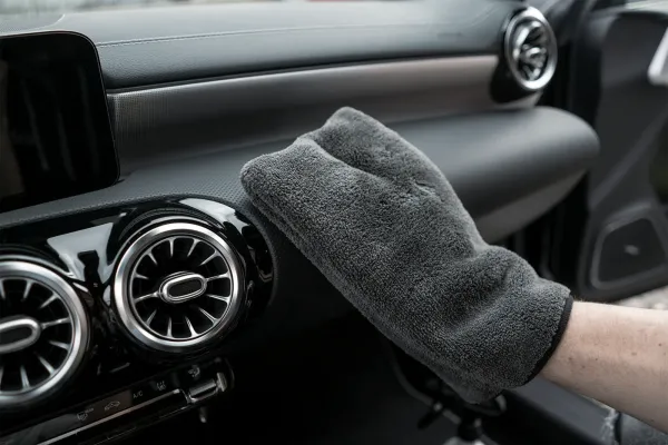 Klimaanlage stinkt: Geruch im Auto dauerhaft entfernen - Klimaanlage stinkt: Geruch im Auto entfernen